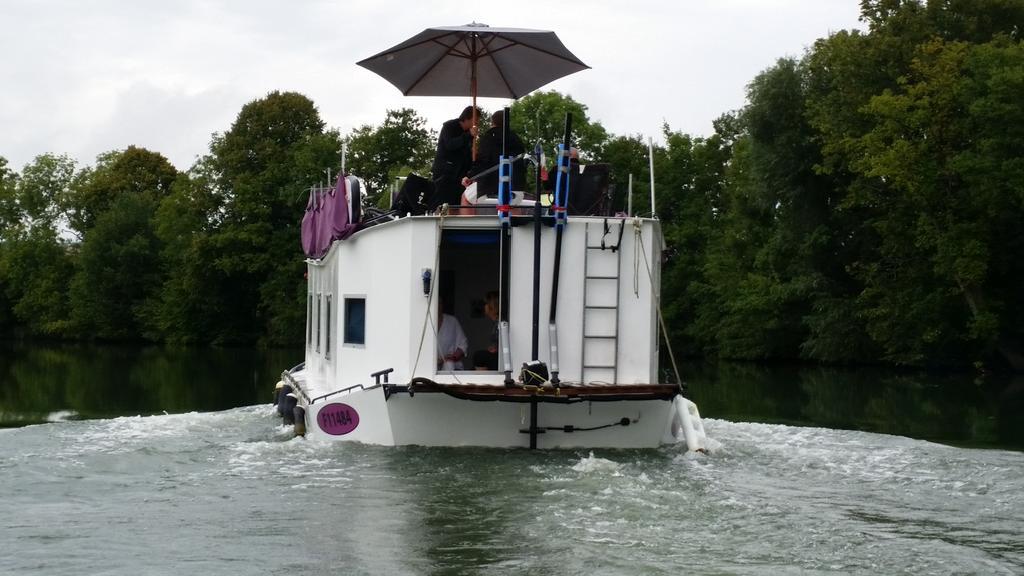Отель Bateau Houseboat Camille Donchery Экстерьер фото