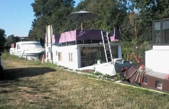 Отель Bateau Houseboat Camille Donchery Экстерьер фото
